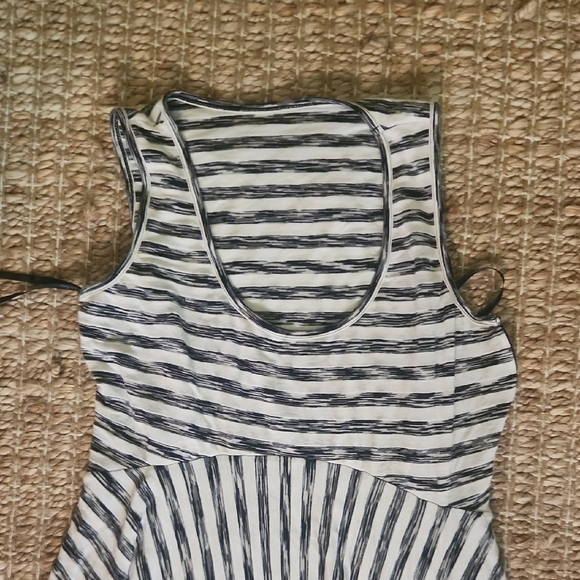 Calvin Klein White and Black Midi Dress with Elegant Silhouette - Picture 3 of 5